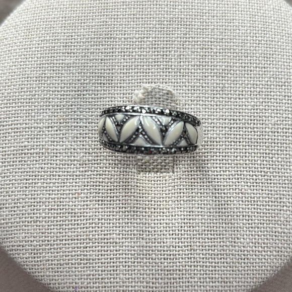 Vintage Sterling Silver 925 Marcasite & Enamel Dome Ring - Picture 9 of 9